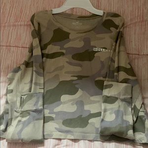 Green camo cropped hollister shirt